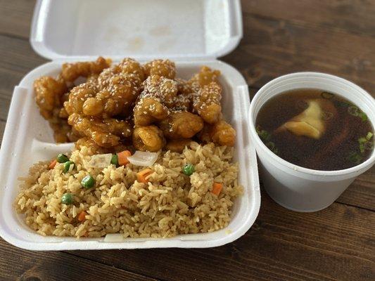 Lunch Combo LC8 - Sesame Chicken w/ Fried Rice and Wonton Soup