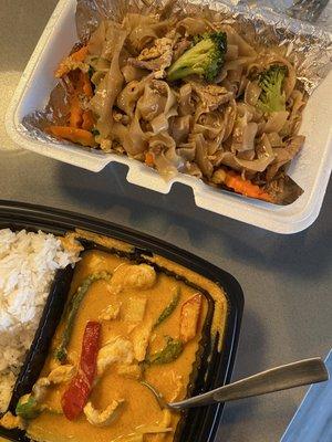 Red curry with chicken and jasmine rice and beef pad see ew