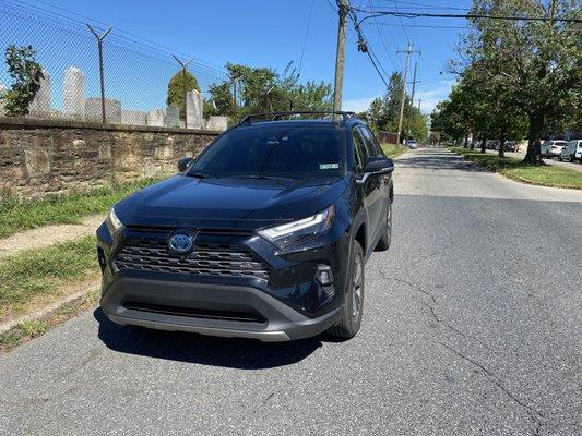 2021 Toyota RAV4 
Remove and install Front Windshield