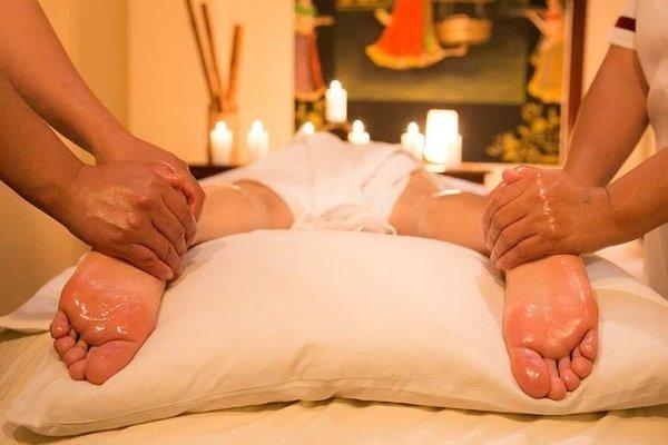 Four hands massage