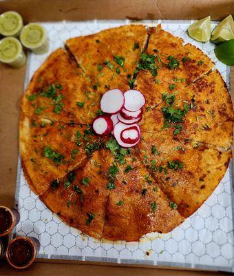 Pizza Birria With two sides of consume.
#TORTASYTACOSLAPALMA2#ROSENBERGTX#DELICIOUS#GREATFOOD