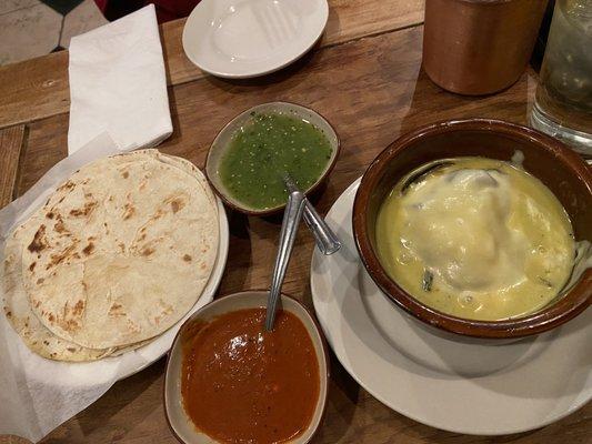 Queso Fundido con Rajas Poblanas