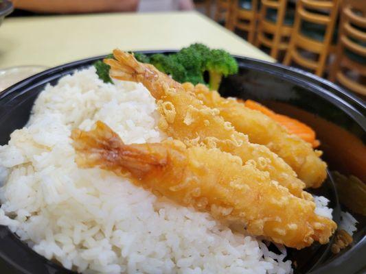 14.00 shrimp entree -3 total shrimp, a few pieces of carrot and 2 pieces of broccoli with rice