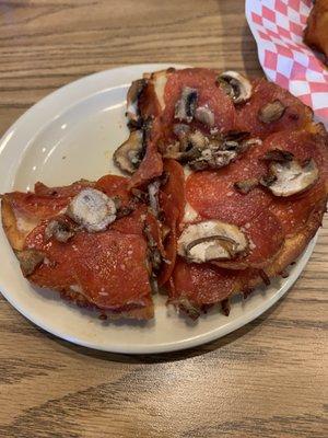 Mini Pizza (pepperoni and mushroom)