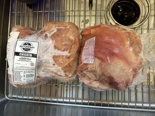 LOTS OF BLOOD PACKED WITH CHICKEN.  INCREASES WEIGHT/PRICE. GROSS.