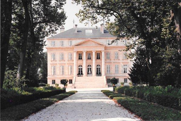 Want to go to wine country? Stay in a chateaux? Book with me