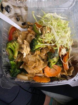 L17. Chicken Pad Kee Mao (Drunken Noodle), add broccoli and carrots