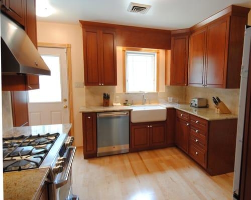 THE HARDWOOD FLOORS AND FARMERS SINK MAKE THIS SMALL KITCHEN FEEL VERY WARM AND COZY.