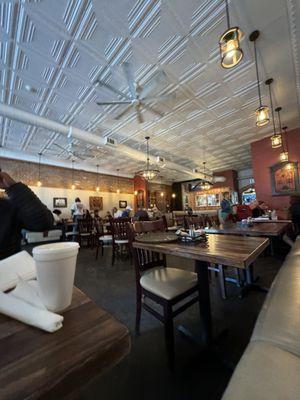 Dining area. No TV. Only 1 TV but it's in the bar area. Makes it tough to watch Football games