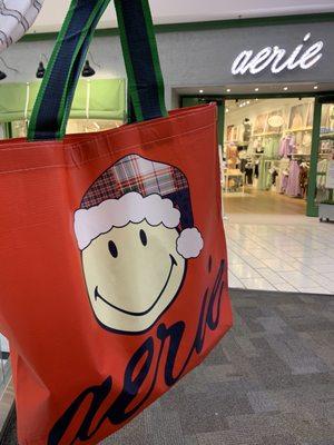 Free holiday bag with purchase