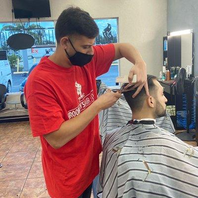 Mis barbero as una sita totalmente profesional 9544047062