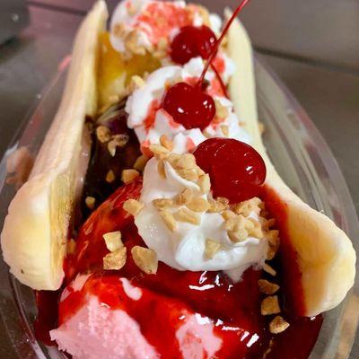 Traditional Banana Split!!