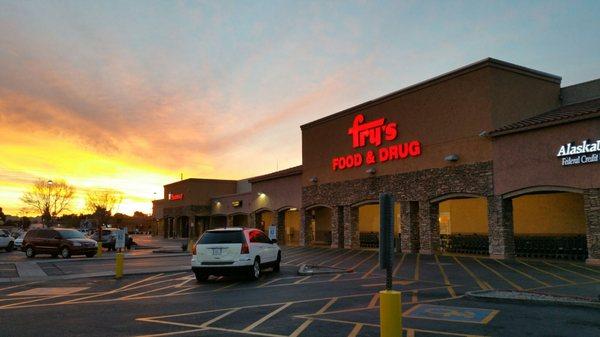 Sunrise over Fry's, 14 February, 2017. Met a very fast stocker/manager named Mike.