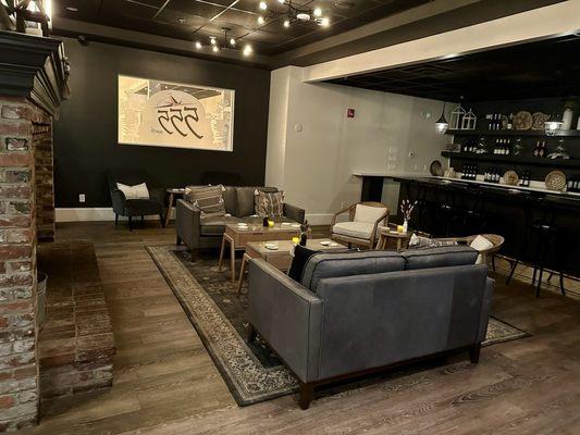 Lounge area w/ secondary bar. Perfect for private events & it connects to the dining room.