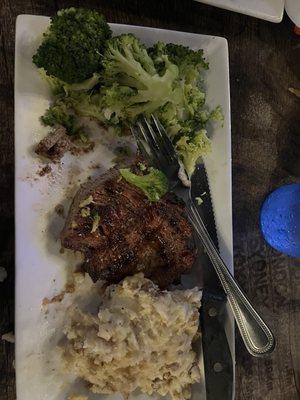 Steak, mash and broccoli