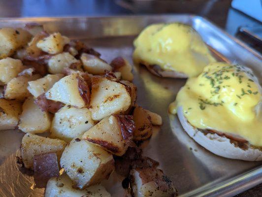 Eggs Benedict with homefries