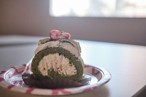 green tea sponge roll cake