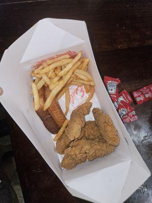 Chicken tenders with no chollincheesw on the fries