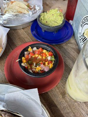 Mango salads and guacamole