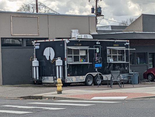 Yoonies Eats on Main Street