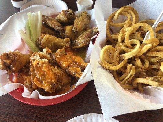 Wings where very flavorful and well presented  nice and crunchy  Honey lemon pepper  Hot with minced garlic