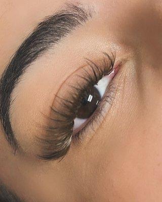 Hybrid full set with black and brown lash extensions