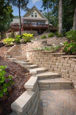 Landscape retaining wall