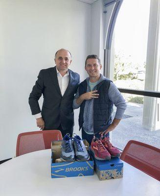 Everyone who buys or sells a home with the Broker Stephan Skots gets a pair of running shoes! ‍