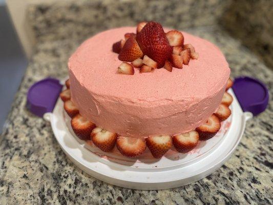 Strawberry whipped cream icing with fresh strawberries