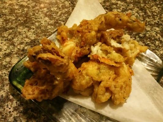 $8.95 Soft Shell Crab Appetizer - 2 Stars - This discombobulated mess is supposed to be a soft shell crab.