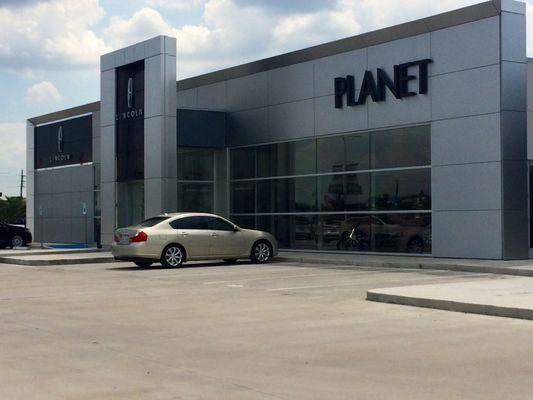 Come get your new Lincoln from Planetlincoln.com offering on-site service, parts, detailing, & collision repair. With top customer service.