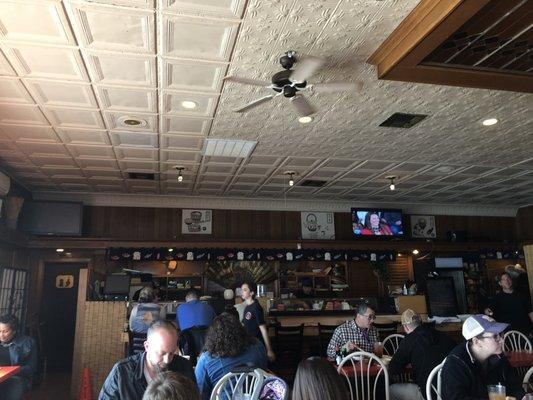 12/21/18. Friday lunch. Interior. This location was once  a Swensen's in the 1980's. I like Ichiban, but I really do miss Swensen's!!