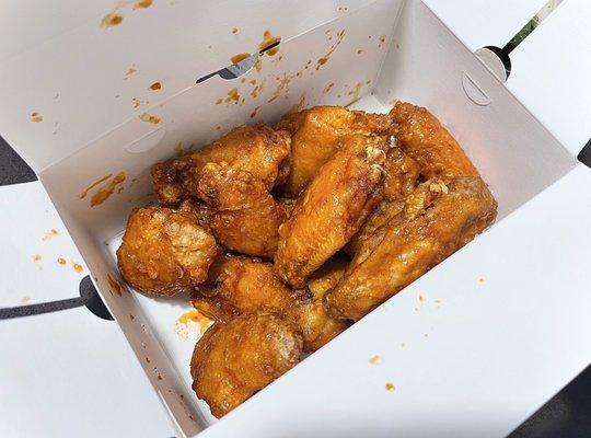 Medium Wings, spicy (carry-out)