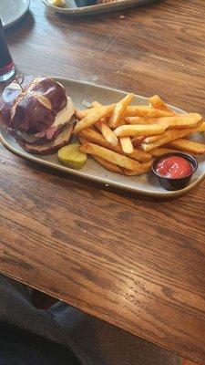 Irish steak burger. Very disappointing and bland. Fries where very good.