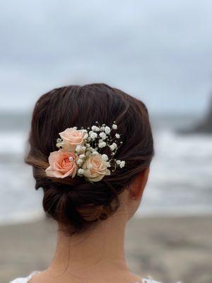 Some additional flowers as a hair accessory