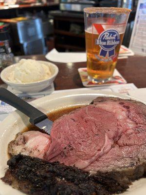 10 ounce prime rib, mashed, and a Shipyard Pumpkinhead at the bar