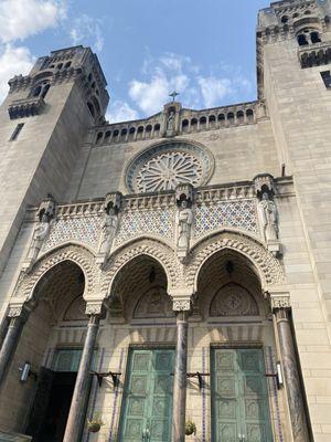 Sunday, 6 October 2024 -- outside the historic St. James Catholic Church