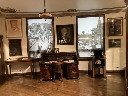 Paderewski Room, Desk