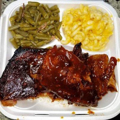 BBQ ribs, white rice, mac & cheese and green beans