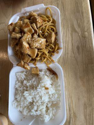 Kids chicken with white rice and noodle