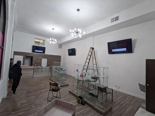 Green Elephant dispensary in Van Nuys; needed 3 TVs mounted 12ft high, with custom in-wall cord management +power.