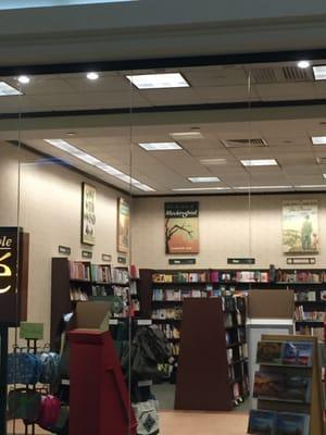 Walpole Barnes & Noble -- Walpole Mall : 82 Providence Highway / Route 1, Walpole          Interior