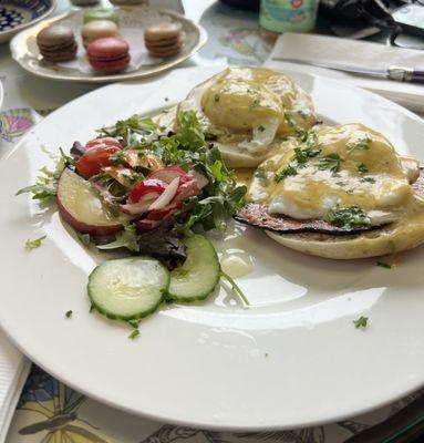 Eggs Benedict