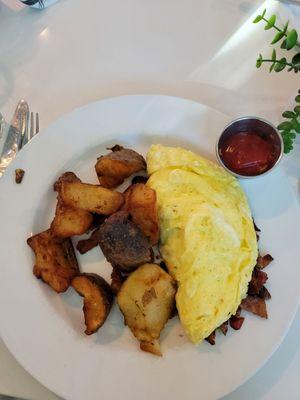 Omlete with torn potatoes