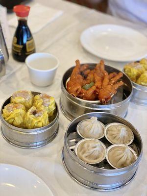 IG @hangrytrails.us (siu mai, xiao long bao, chicken feet)