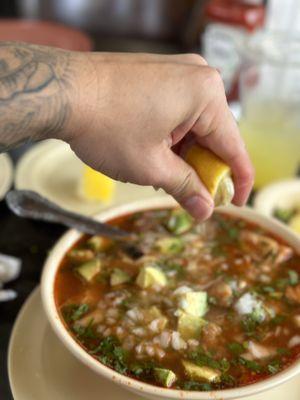 Menudo con pata // Jugo de Piña