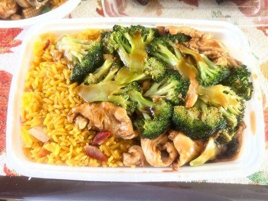 C12. Chicken with Broccoli Combo Plate