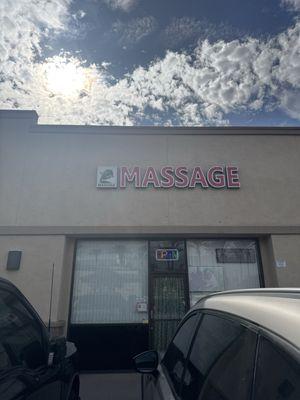 Great customer service massage was amazing. Felt very relaxed.