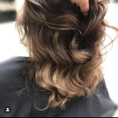 This beautiful blended balayage done by Master Stylist Ana ig @cosmoanam