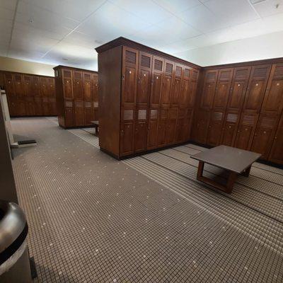 Well kept locker room